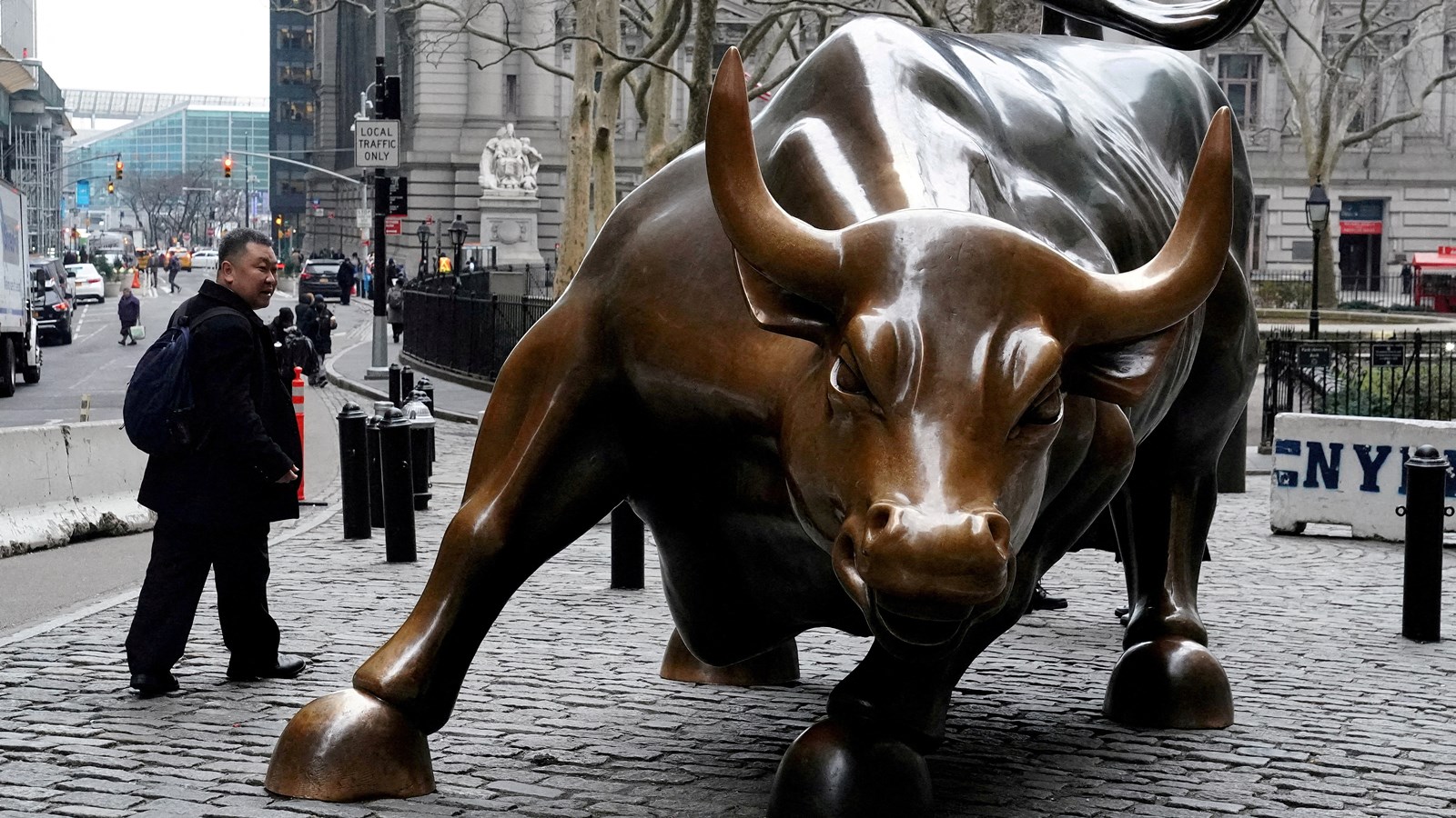 Wall Street set to tumble as recession worries spook