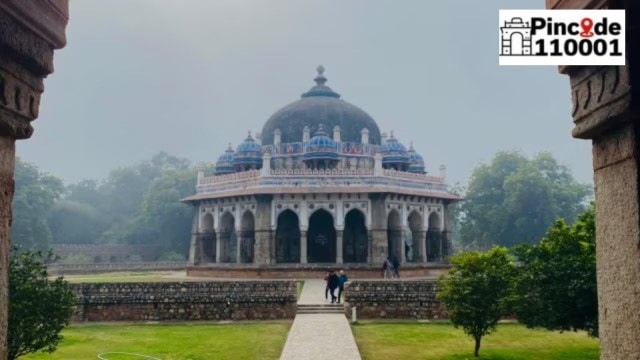 A nondescript entrance leads visitors to the exquisite monument. (Photo Credit: Mustafa Naqvi/Delhi Karavan)