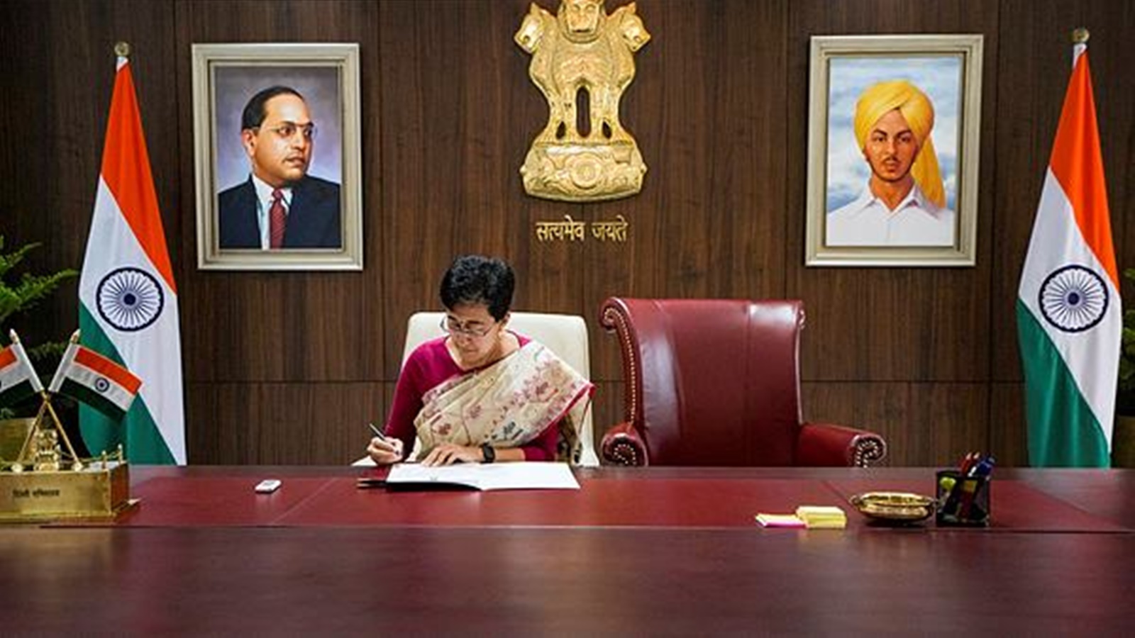 Atishi Assumes Office As Delhi CM, Leaves Chair Empty For Kejriwal; BJP ...