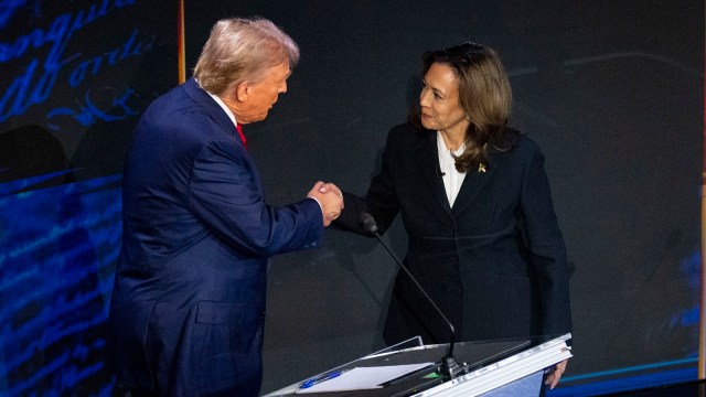 Former President Donald Trump and Vice President Kamala Harris shingle  hands astatine  the commencement  of the statesmanlike  statement   astatine  the National Constitution Center successful  Philadelphia