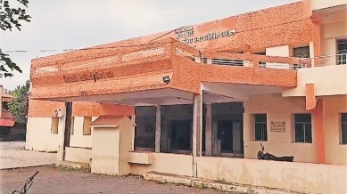 Rajkot Hospital OT sealed, complications after cataract surgery, cataract surgery, bacterial infection, eye hospital, sealed operation theatre, Rajkot, Indian express news