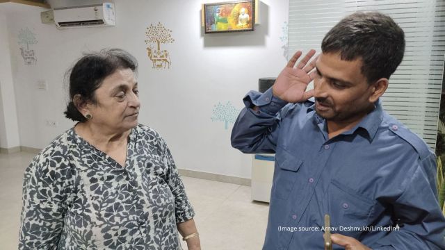 Gurugram autorickshaw driver wins heart with his honesty (Image source: Arnav Deshmukh/LinkedIn)
