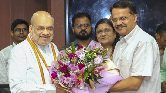 Need to increase acceptance of Hindi without competing with other languages, says Shah