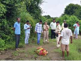 The victim is identified as Geetaben Raviya Vasava (40), a resident on Temple street in Degadiya village.
