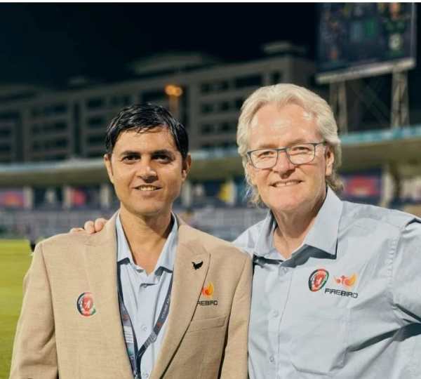 Devender Kumar with renowned cricket commentator Mike Haysman (Special Arrangement)