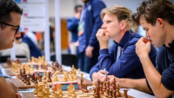 Norway's Magnus Carlsen takes on Colombia's Roberto Garcia Pantoja in the third round of the Chess Olympiad in Budapest. (PHOTO FIDE Michal Walusza)