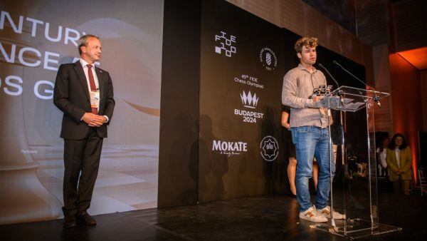 Magnus Carlsen best chess player in 100 years