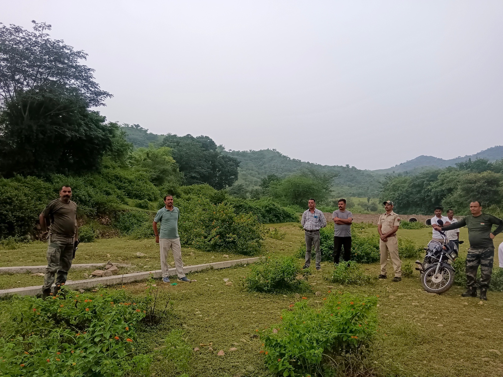 Forest officials scour in the Gogunda area forest range. (Photo: Parul Kulshrestha)