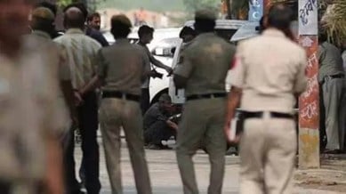 Sultanpur robbery case, Sultanpur robbery accused arrested, STF encounter, Anuj Pratap Singh, STF open firing, sultanpur jewellery loot, uttar pradesh, unnao, Indian exress news