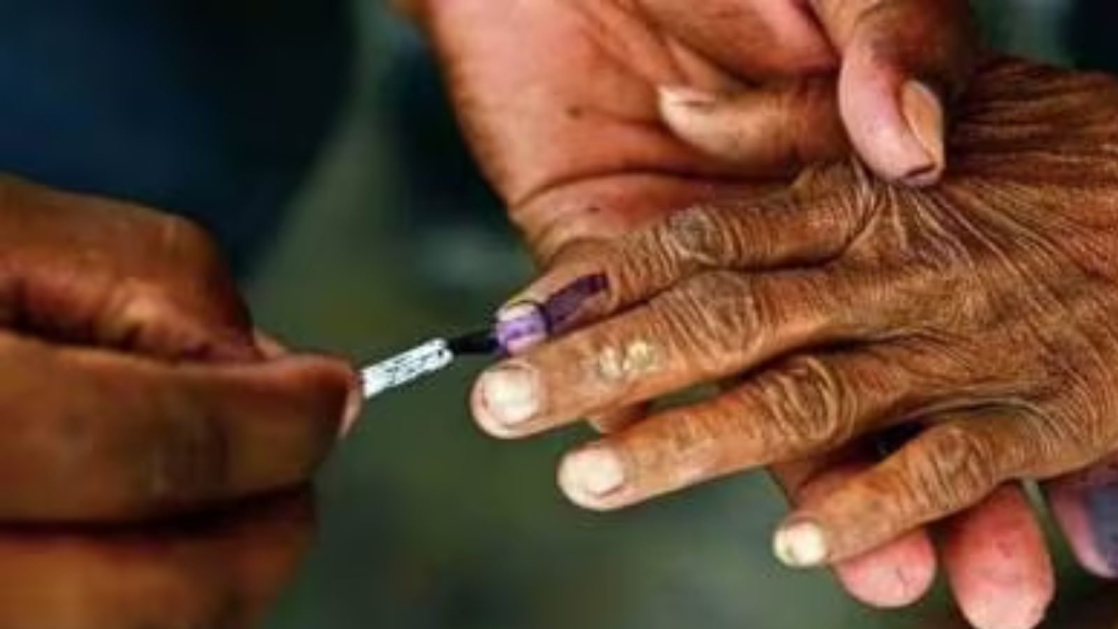 the total polling stations for upcoming state legislative assembly polls have been increased to 2,537 in Mumbai city division while 7,574 stations in suburbs.