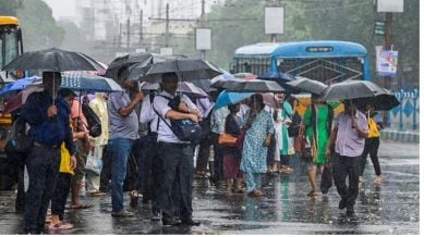 Heavy rain is especially likely in Darjeeling, Kalimpong, Jalpaiguri, and Alipurduar districts on Friday.