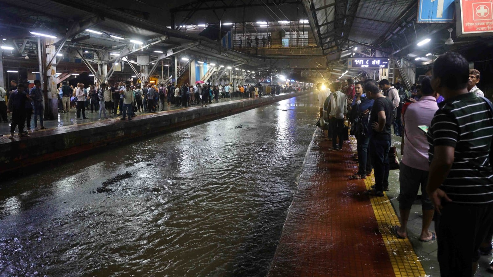 Trains, flights disrupted as rain plays havoc, schools shut in Mumbai ...