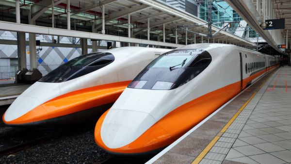 10 Fastest High-Speed Trains in the World: Notably, Asian countries like China and Japan are investing heavily in high-speed rail infrastructure, with China home to three of the world’s fastest trains. (source: Canva)