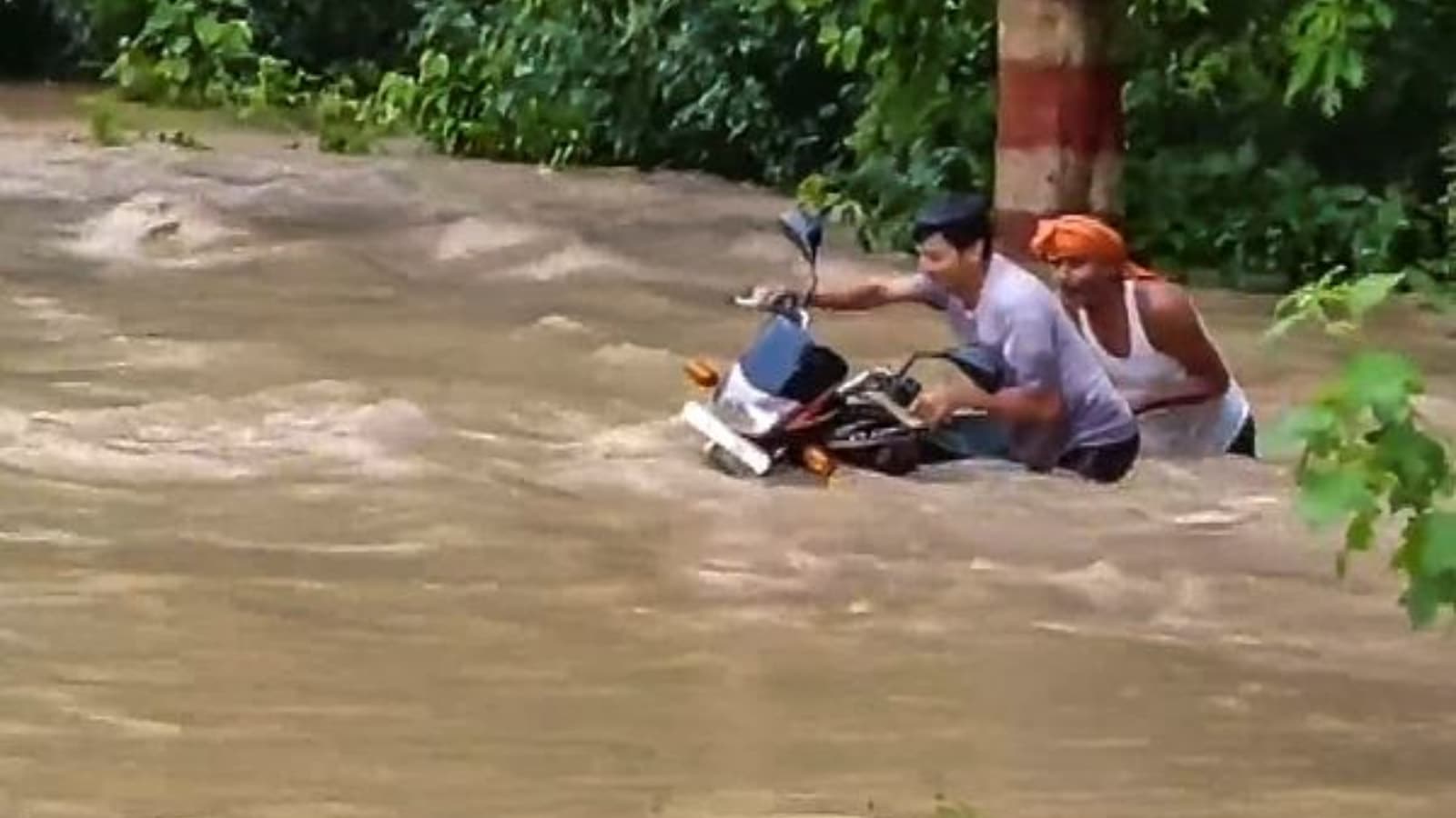 Flood alert sounded in Bihar following heavy discharge of water from Birpur barrage
