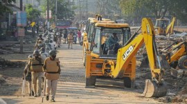 Assam eviction drive, bulldozers justice, violent turn, evictions resumed, demolition drive, Kamrup metropolitan, Bengali Muslims, eviction drive, Indian express news