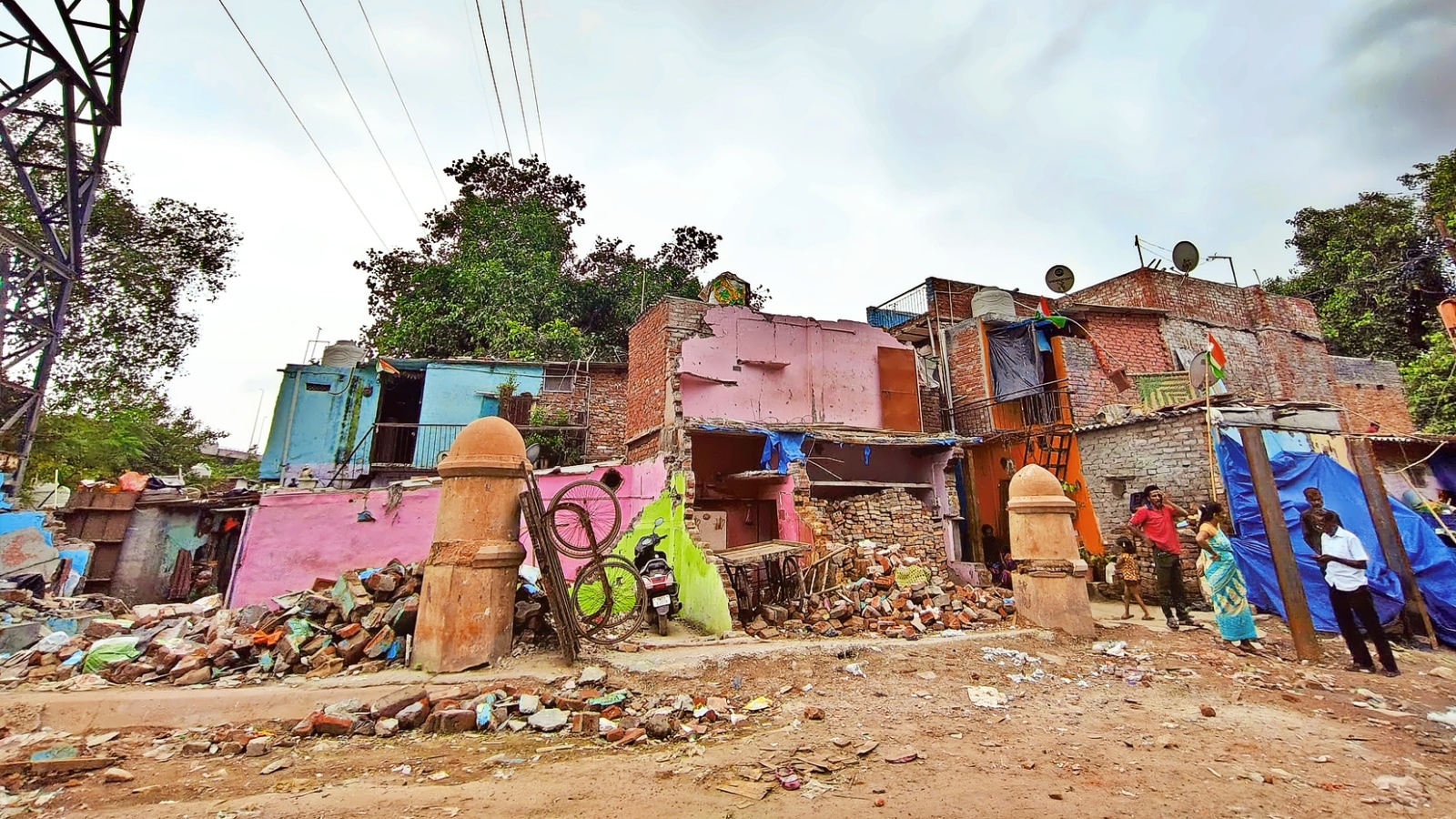 In danger of losing homes, residents of colony near Old Barapullah ...