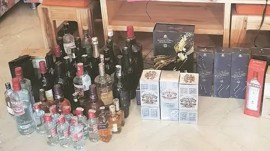 Gurgaon fake liquor seized, Haryana liquor seizure, arrests in liquor seizure, Delhi police, illegal liquor factory, Gurgaon police raid, Indian express news