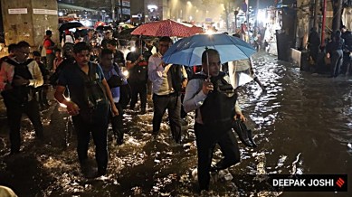 mumbai rain, waterlogging, traffic, indian express