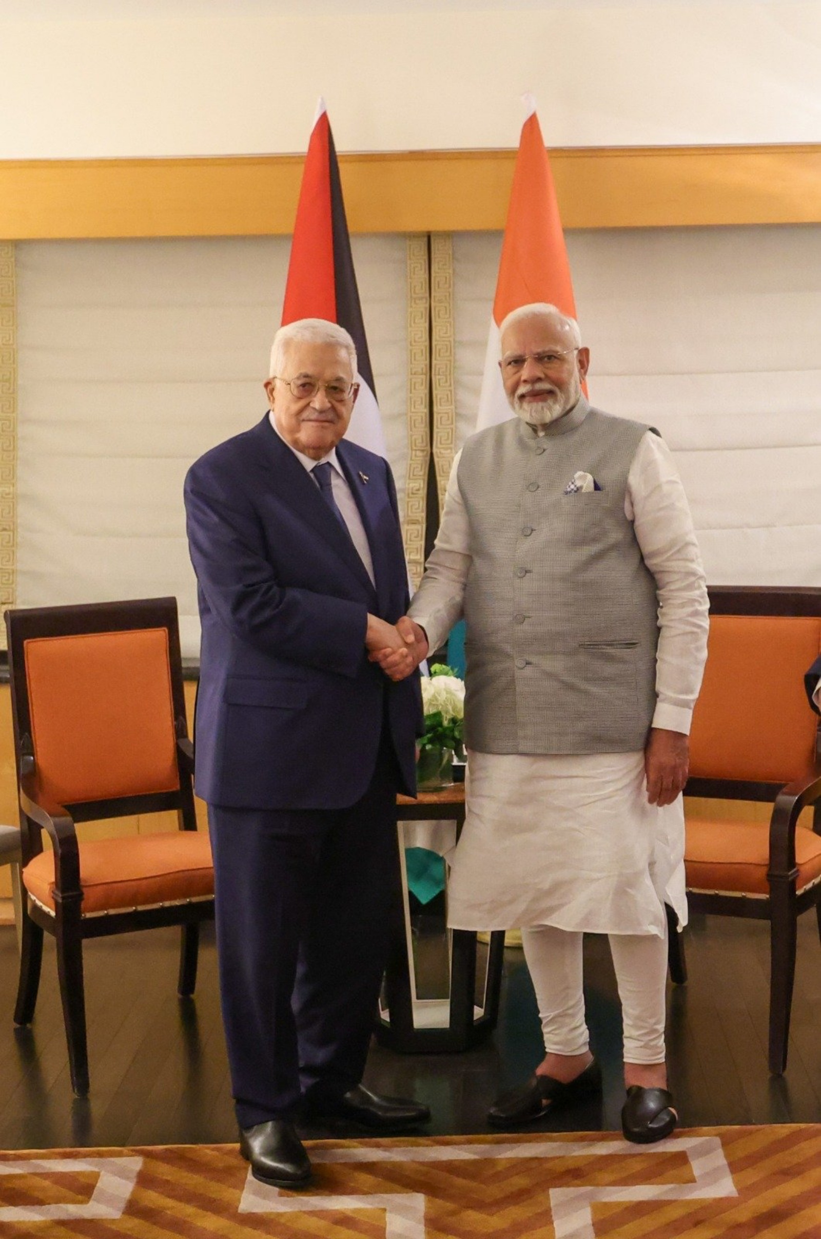 PM Modi meets Palestinian President Mahmoud Abbas. 