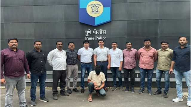 A squad  from the Anti Narcotics Cell of Pune metropolis  constabulary  with the accused.