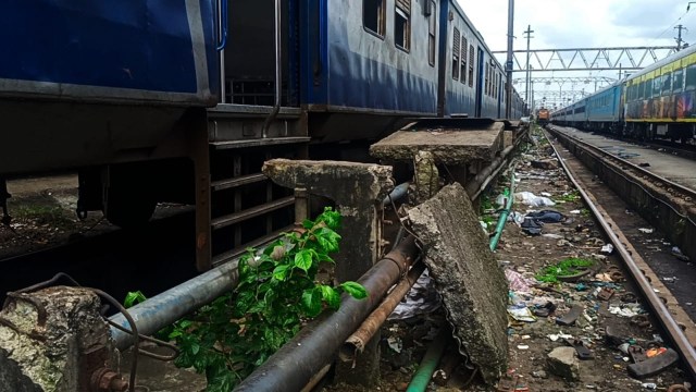 pune, cleaners protest, salary, indian express