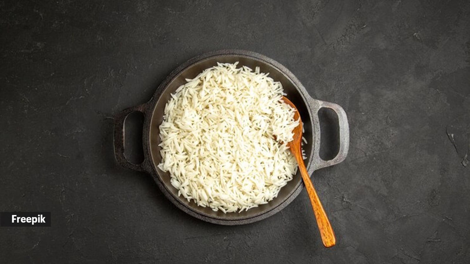 Wat happens when cooked rice enters the 'temperature danger zone'?