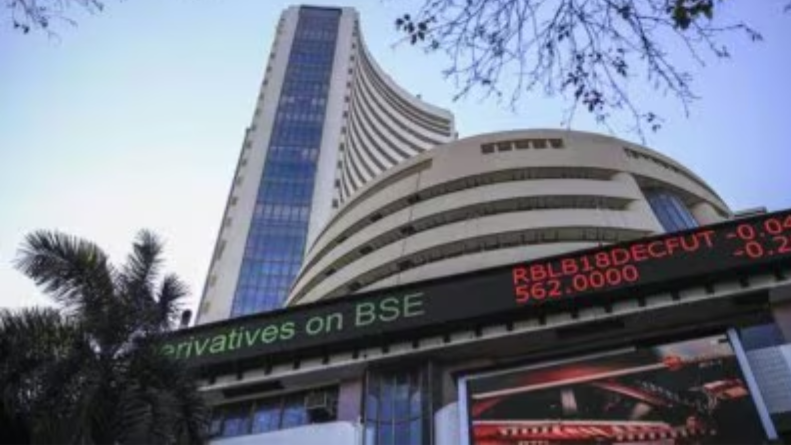 Sensex, Nifty tumble over 1% on weak global cues