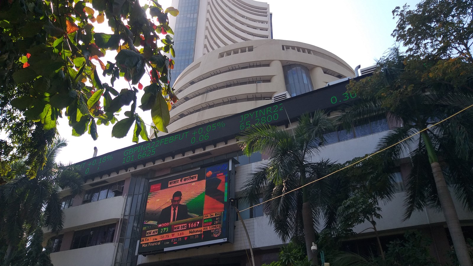 Sensex, Nifty reach fresh all-time high levels in early trade