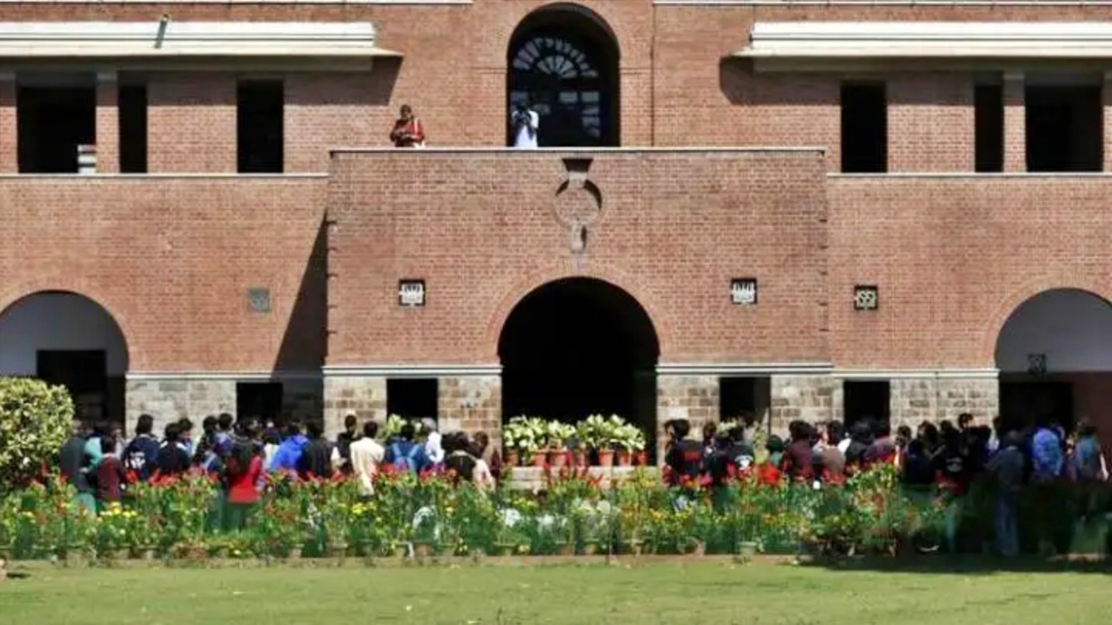 DU plans to launch own satellite, free lunch for students, varsity haat