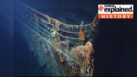 Titanic wrecked bow Ballard