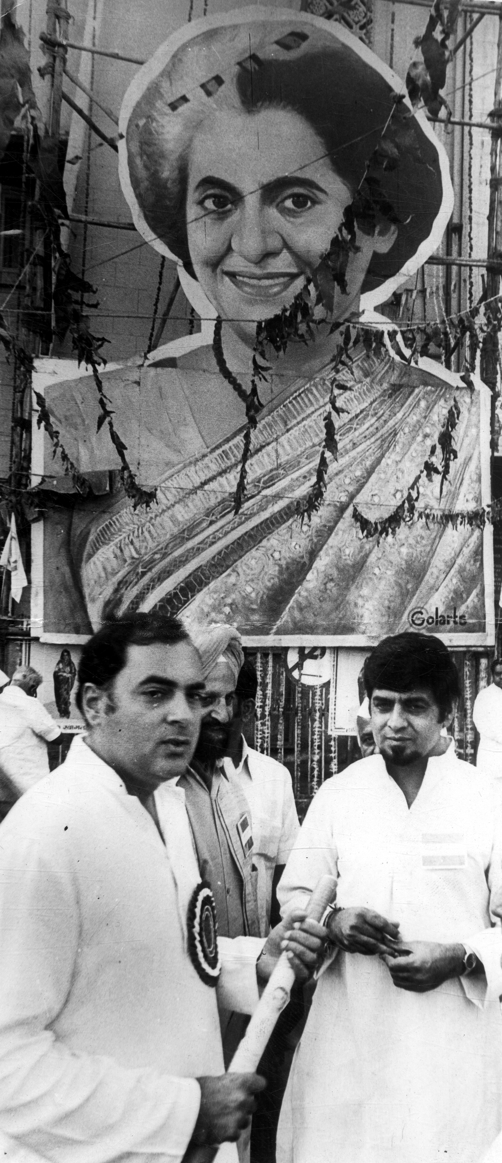 Former Prime Minister Rajiv Gandhi with Jagdish Tytler at an AICC meet. (Express archive)