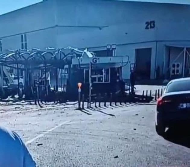 Footage from the scene showed a damaged gate and a clash nearby in a parking lot. (X/NationalINDNews)