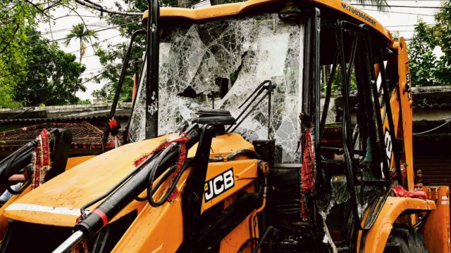 student deed  by excavator, pupil  deed  by excavator dies, Dinesh Nagar, Bangur Hospital, Kolkata news, WEst Bengal news, Indian express, existent   affairs