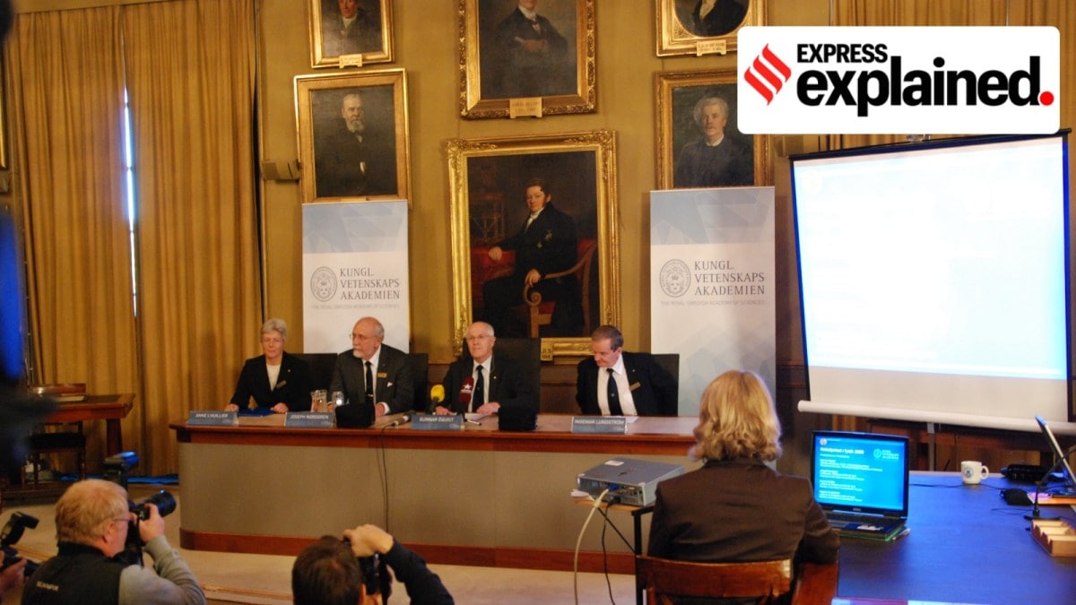 The Royal Swedish Academy of Sciences making the announcement for the Nobel Prize for Physics in 2009.