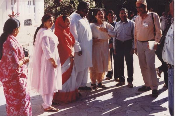  The erstwhile royal household  of Balasinor welcoming a squad  of 50 palaeontologists that visited the fossil parkland  successful  December 1997 | By peculiar   arrangement