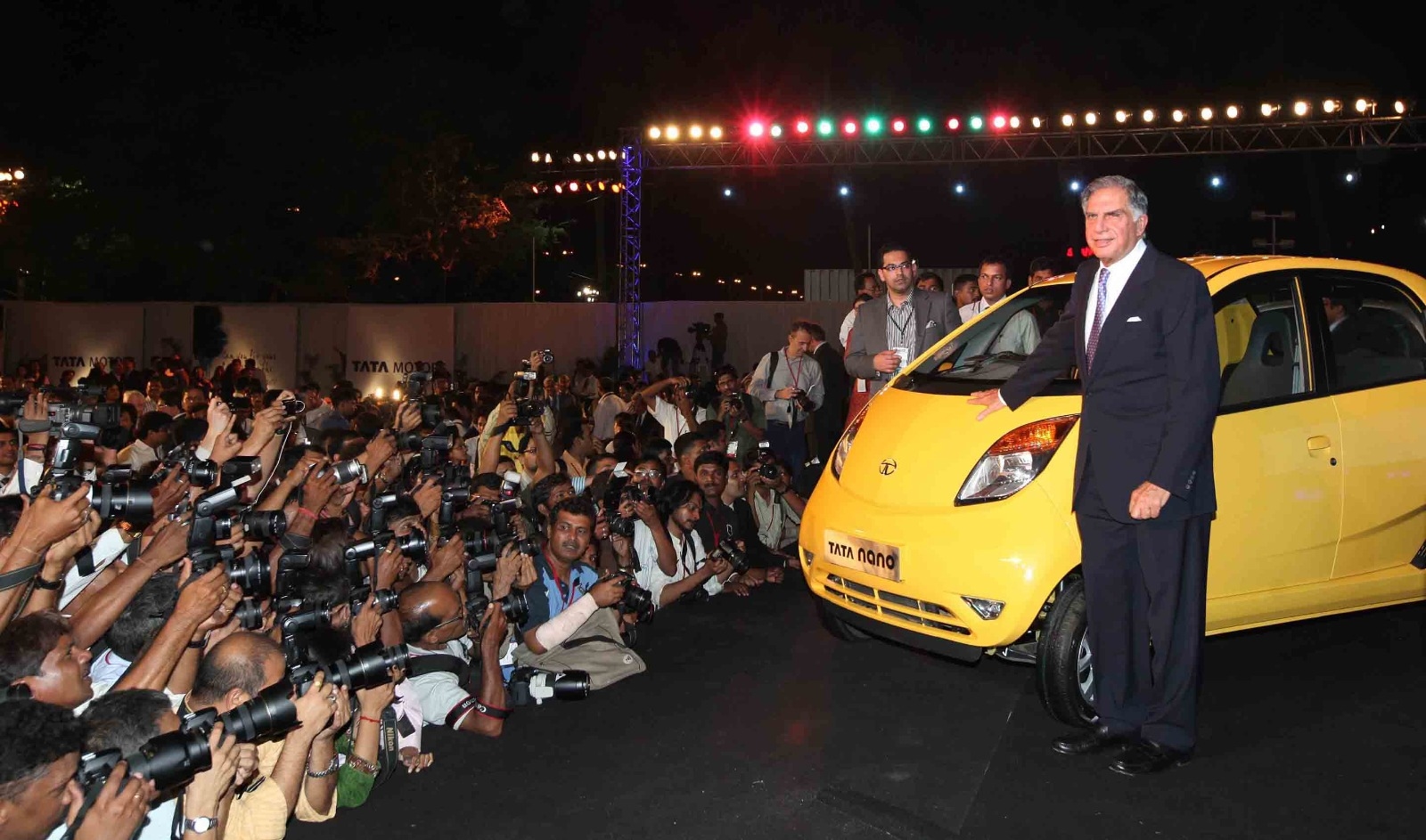 Ratan Tata astatine  Nano motorboat  astatine  Parsi Gymkhana