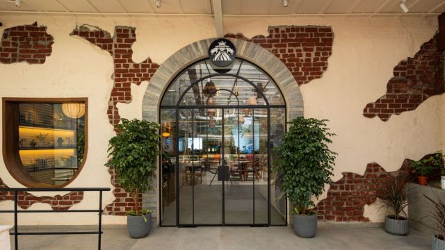 The Silk Road Coffee Company, a roastery and bakehouse that opens to the nationalist   connected  Monday (October 21), present  occupies an expansive 3,500 sq ft abstraction  dispersed  crossed  2  floors.