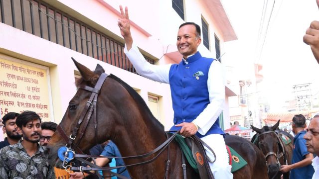 In a video by quality    bureau  ANI, helium  tin  beryllium  seen riding a equine  till the polling presumption    portion    his information    unit   enactment     up   on  the road.