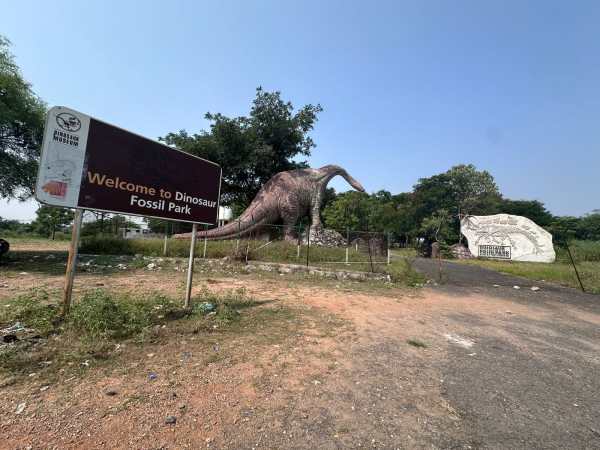A signboard welcoming visitors to the fossil park in Raiyoli, Balasinor.