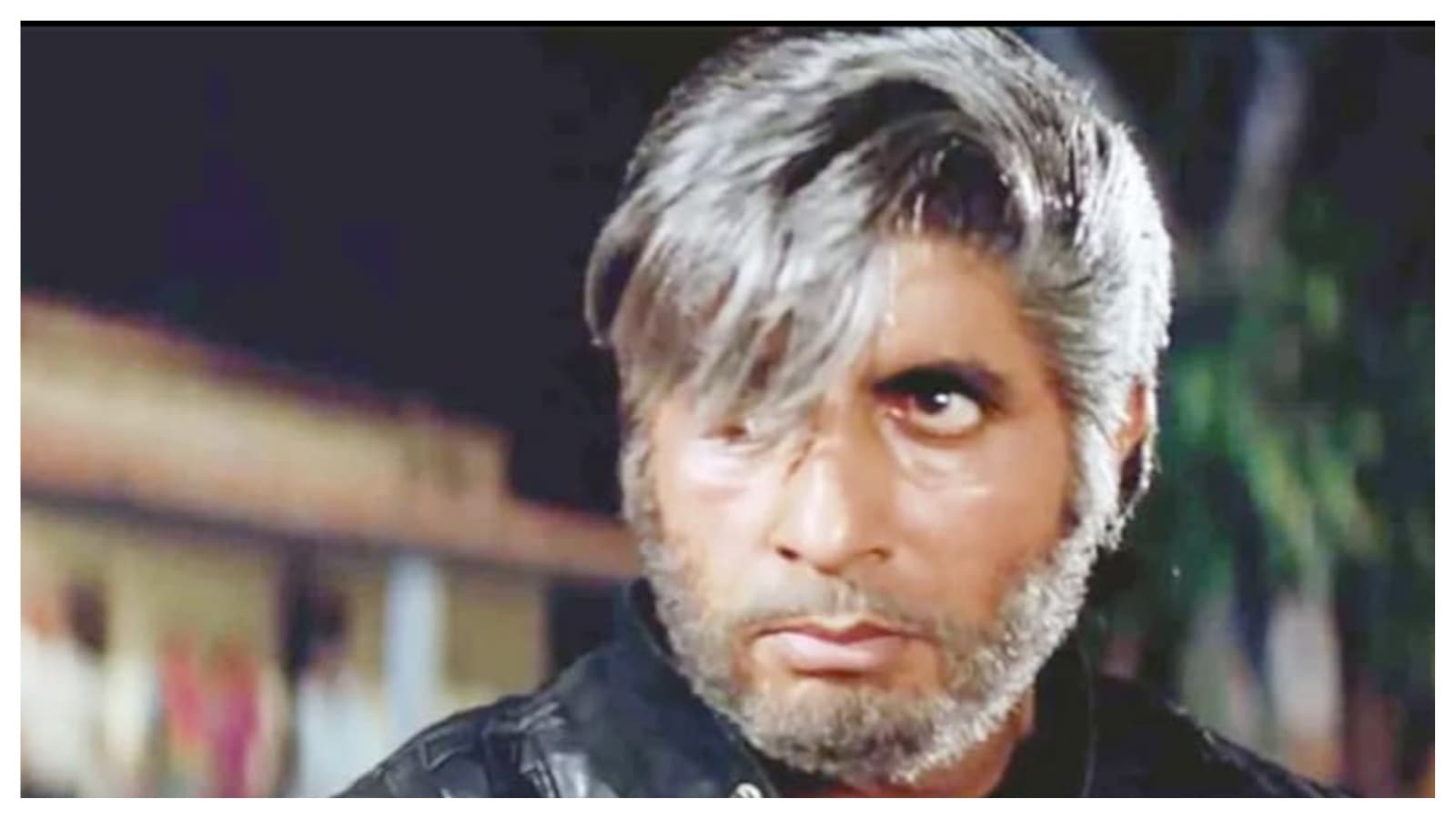 Shahenshah director-producer Tinnu Anand recently shared how Amitabh Bachchan’s withdrawal from the film led to immense financial strain, with creditors showing up at his door demanding repayment.