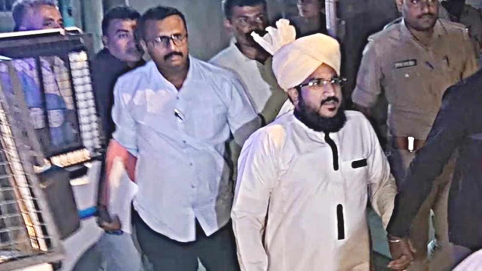 SC quashes detention of Gujarat cleric in hate speech case