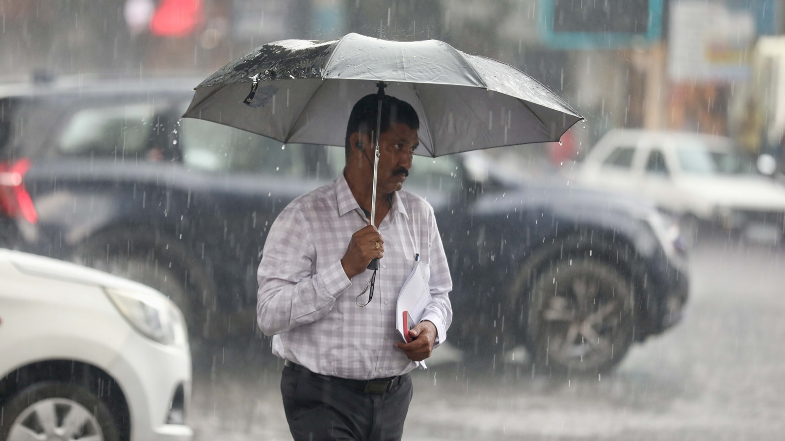 Schools closed, emergency measures in place as Chennai braces for heavy rainfall | Chennai News - The Indian Express