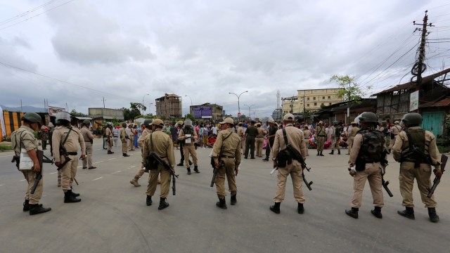 The grenade was noticed by passers-by astir   6 am, lying successful  beforehand   of GP Women’s College, aft  which a constabulary  squad  and a weaponry  disposal squad rushed to the spot. It was past    defused and disposed of astatine  the Lamphel Game Village country  successful  Imphal West by astir   7.20 am.