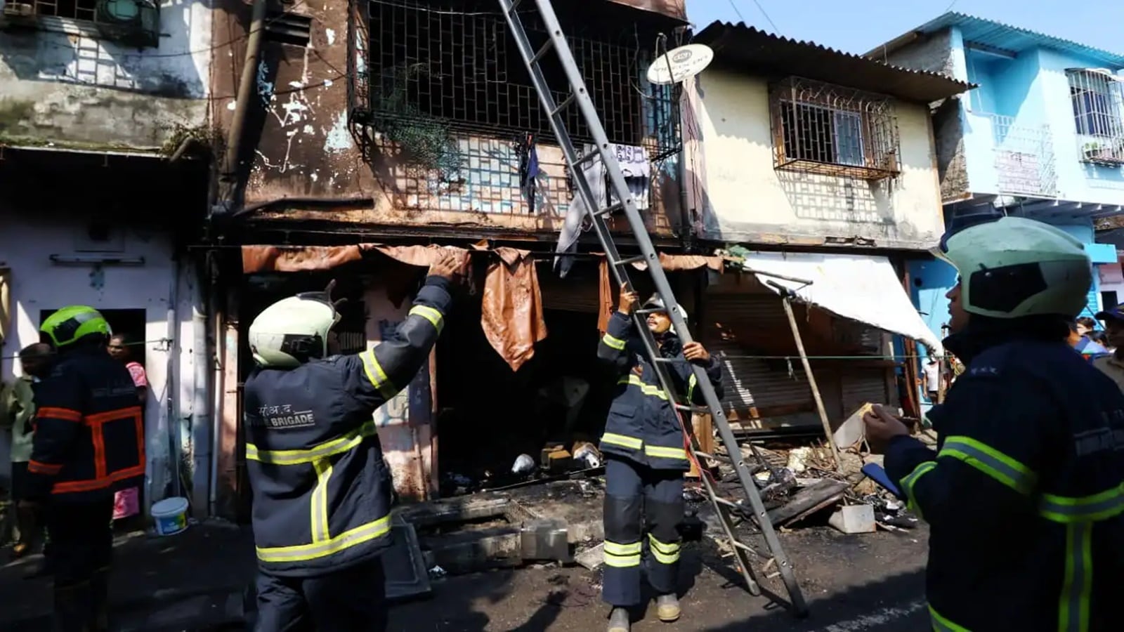 Sleeping residents caught unawares as fire broke out in Chembur chawl ...