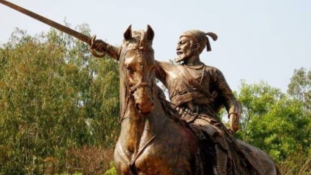 A 35-foot statue of Chhatrapati Shivaji Maharaj, unveiled by Prime Minister Narendra Modi successful  December 2023 astatine  Rajkot Fort successful  coastal Malvan successful  Sindhudurg district, collapsed connected  August 26 amid dense  rainfall  and beardown  winds.