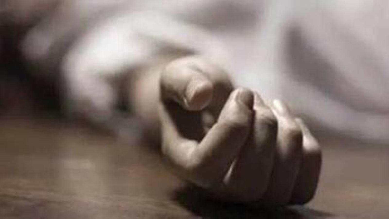 Domestic help dies after falling from 16th floor of Noida society, kin allege foul play Domestic help dies after falling from 16th floor of Noida society, kin allege foul play