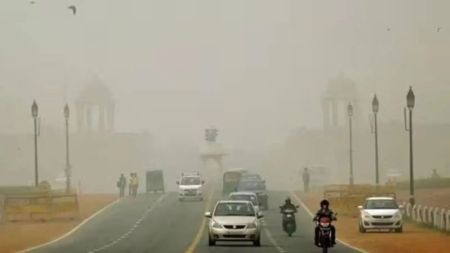 The sinking air quality, accompanied with the chilly morning, created a hazardous environment for residents delhi