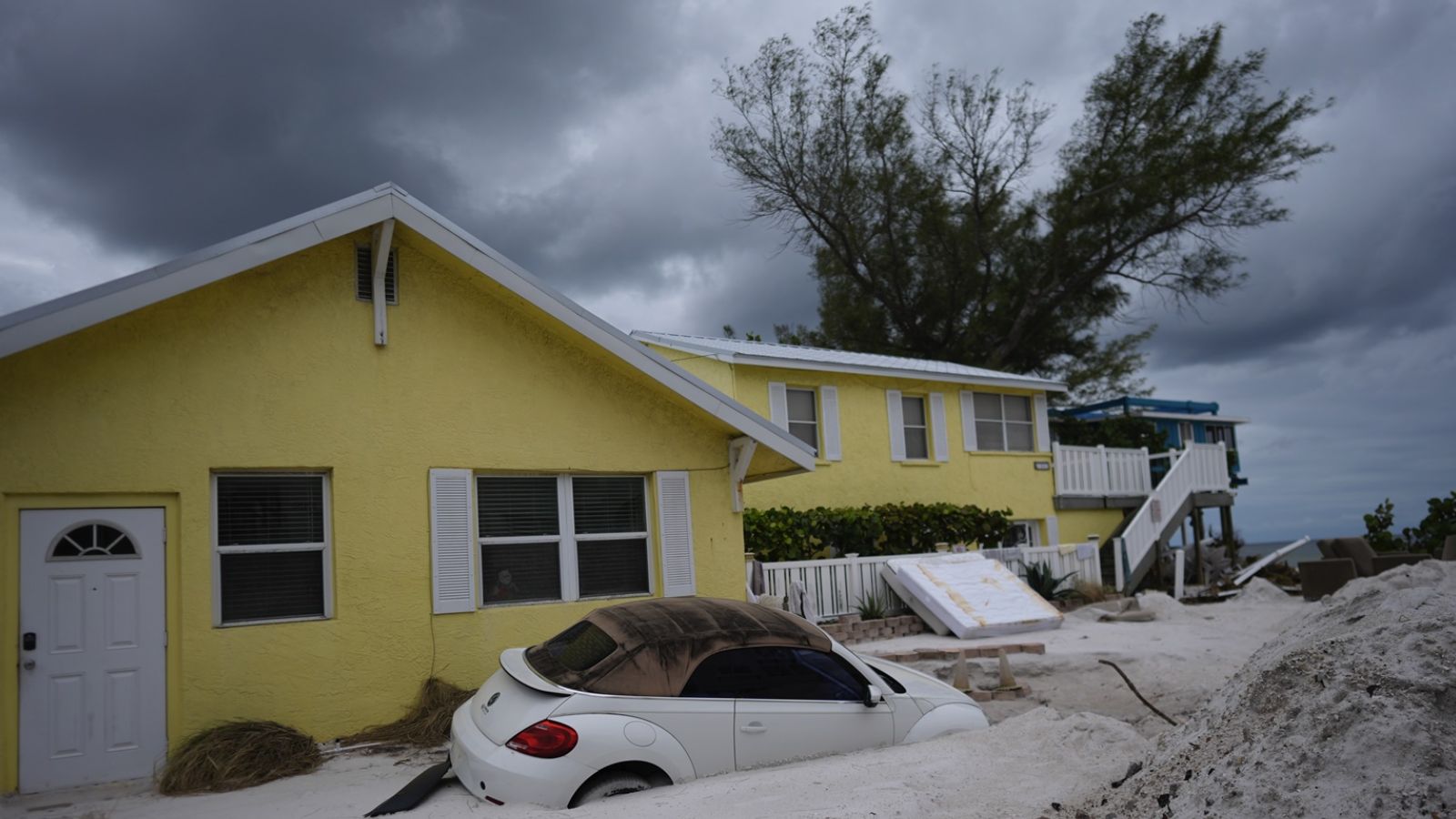 More than 3 million without power as Hurricane Milton slams Florida ...