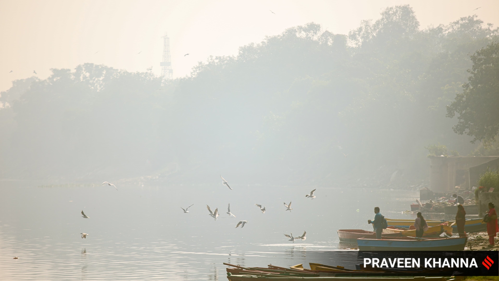 Poor visibility near Yamuna, due to prevailing smog conditions. (Express photo by Praveen Khanna)