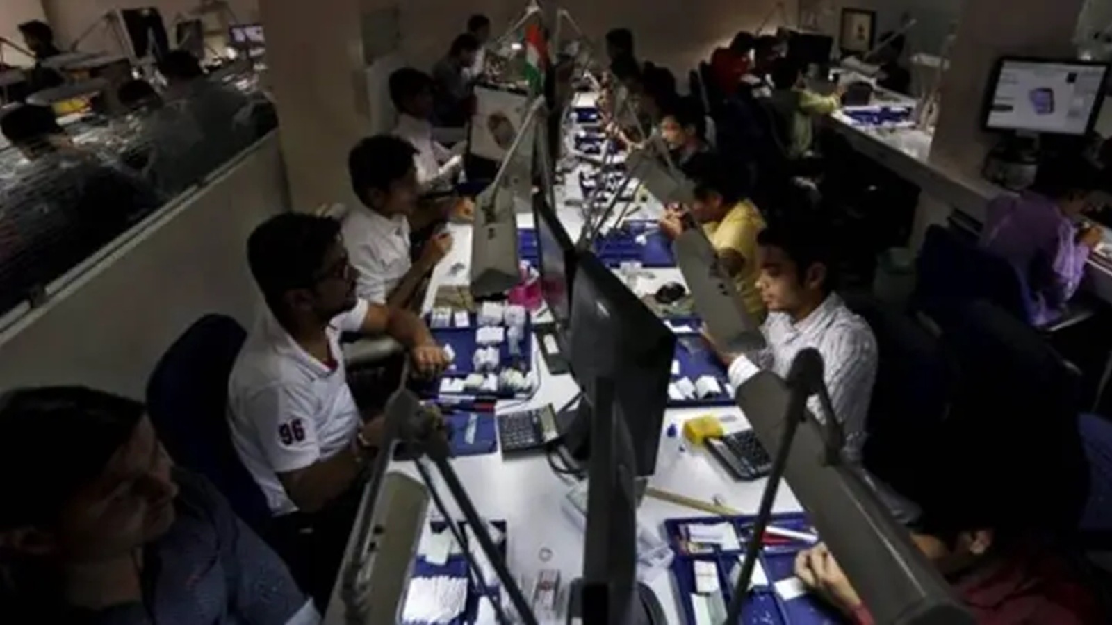 Diamond polishers strike, labour department, diamond factory workers strike, bonus, surat diamond factories, Indian express news